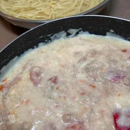 パスタに混ぜるだけにしておいたので、皆が揃ってすぐ夕食に…
カニ缶の色をトマトで補うと言うアイデア素晴らしいです。